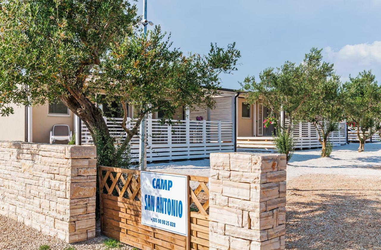 Camp San Antonio Hotel Biograd Na Moru Bagian luar foto